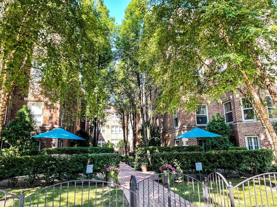 Primary Photo - 227 N Oak Park Ave