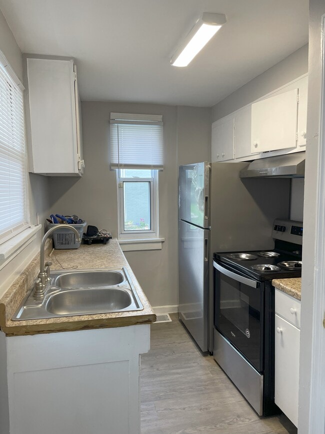 Kitchen - 1237 Euclid Ave