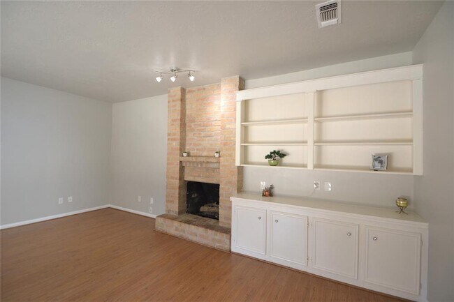 Foto del edificio - 15927 Tumbling Rapids Dr