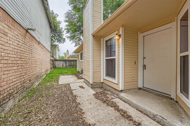 Foto del edificio - 7822 Mauvewood Dr