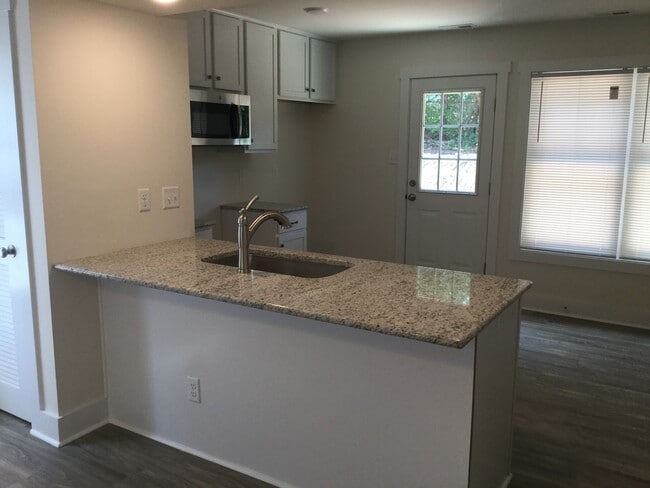 Building Photo - Townhouse in Blackstone-Fort Pickett Area