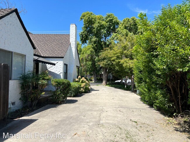 Building Photo - 2 br, 1.5 bath House - 810 Enslen Ave