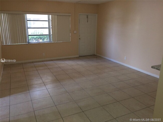 Foto del edificio - 1009 Twin Lakes Dr
