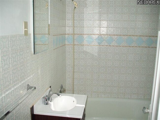 Foto del edificio - 65 McArthur Dr
