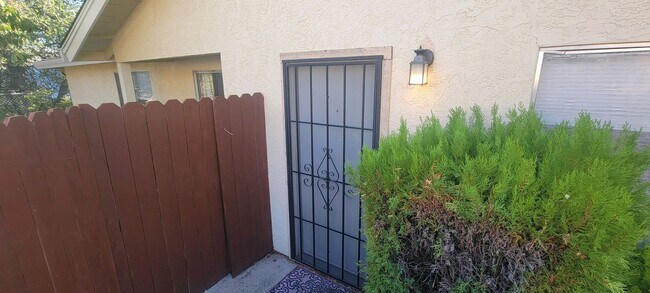 Building Photo - 5940 Merrywood Dr