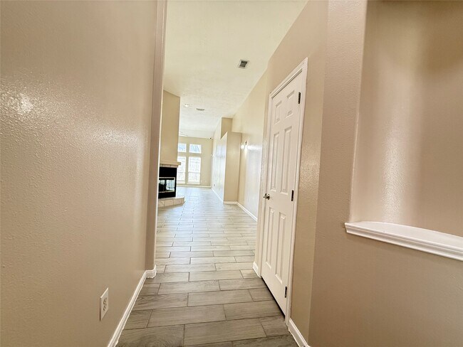 Foto del edificio - 6111 Settlers Village Dr