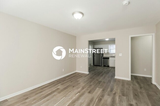 Building Photo - 4 Bedroom Pet-Friendly Home in Midwest Cit...