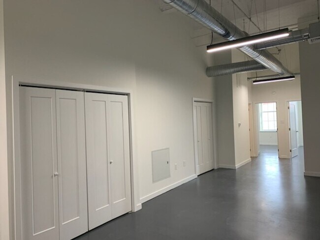 Building Photo - 1710 N 5th St