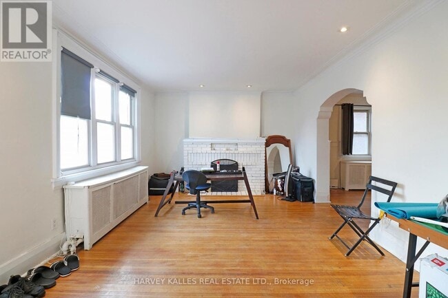 Building Photo - 6 Poplar Plains Crescent