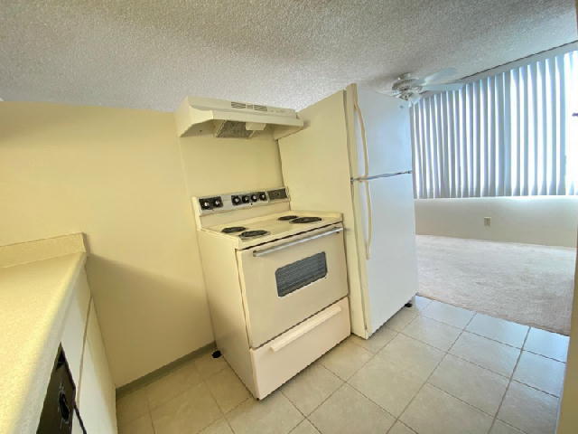 Building Photo - 1060 Kamehameha Hwy