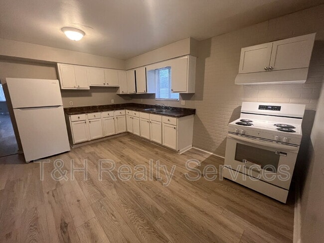 Building Photo - 739 Temperance Ave