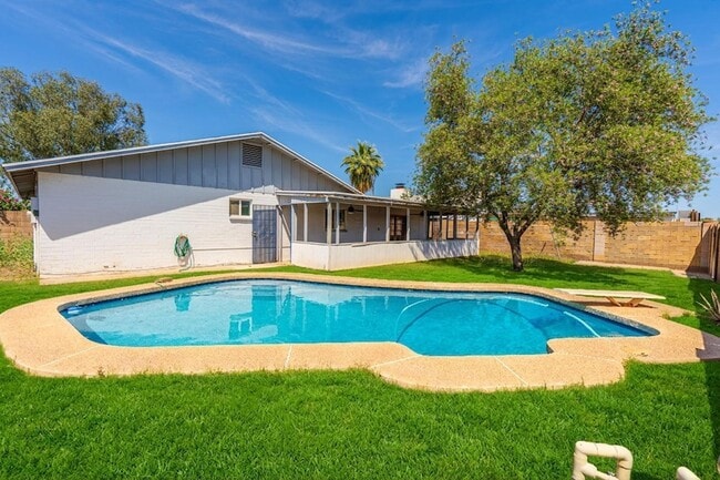 Foto del edificio - 5739 W Monte Vista Rd