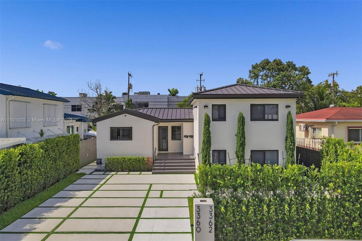 Foto principal - 3360 SW 7th St