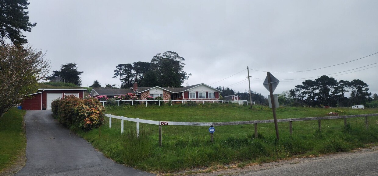 Foto principal - Custom House in McKinleyville with a View!
