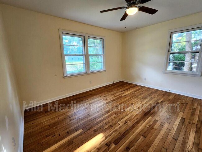 Foto del edificio - 2108 E 65th St