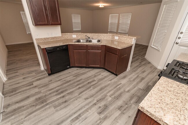 Foto del edificio - 12631 Needles Nest Rd