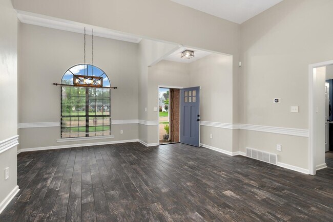 Foto del edificio - 4905 Springtree Dr