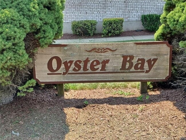 Oyster Bay - 308 Meadowside Rd