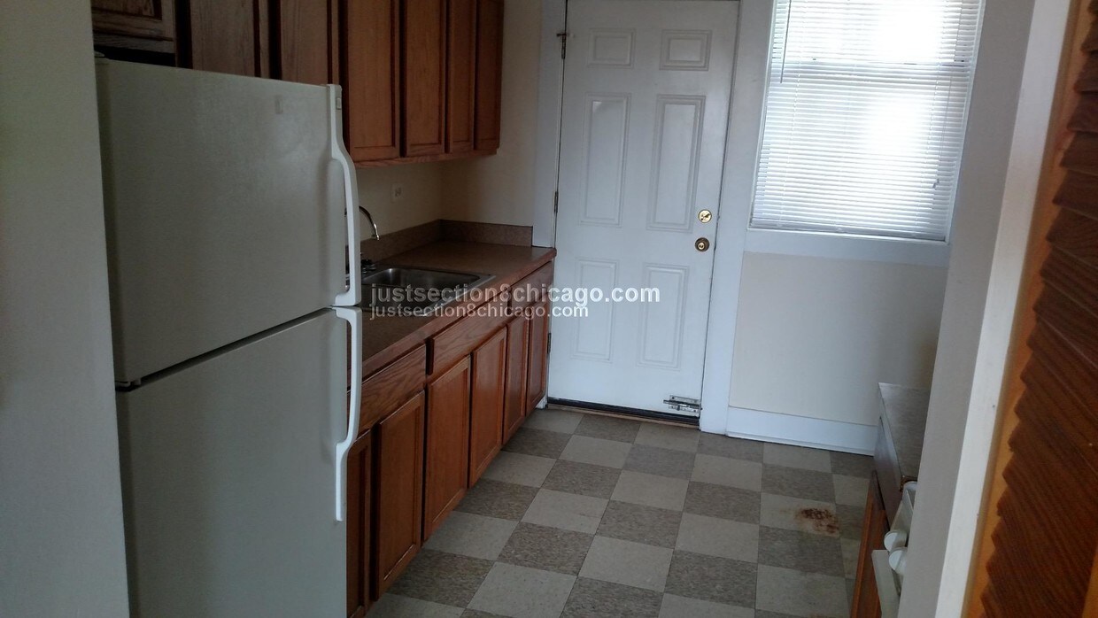 Primary Photo - 6202 S Champlain Ave