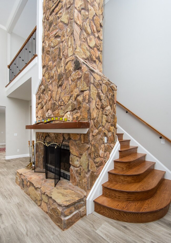 Building Photo - 2500 Huntley Dr