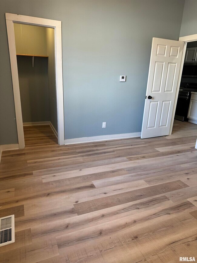 Foto del edificio - 627 N Division St