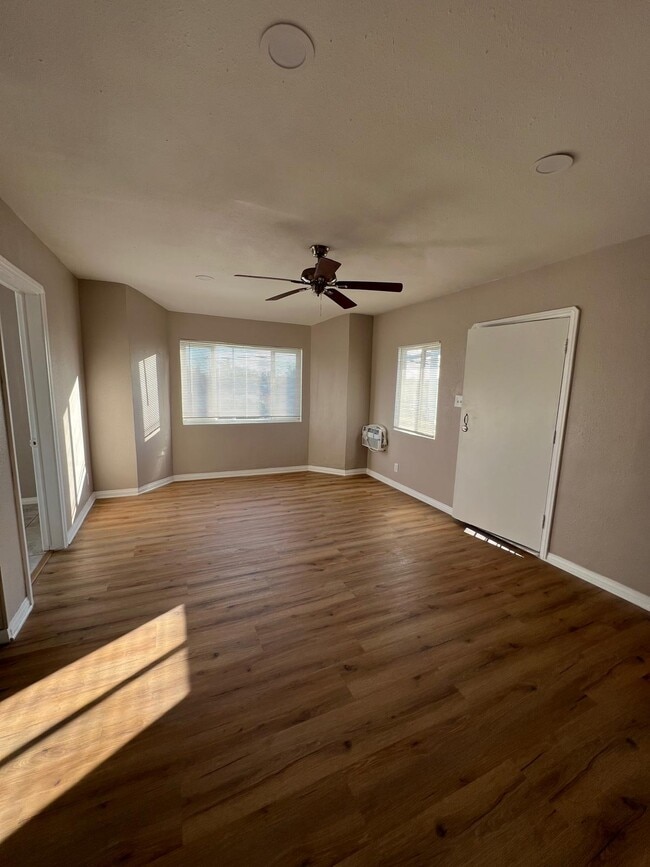 Sala de estar - 3827 Grand Ave
