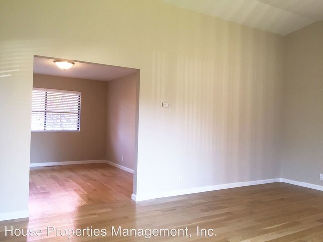 Building Photo - 3 br, 2.5 bath House - 32 Leslie Court