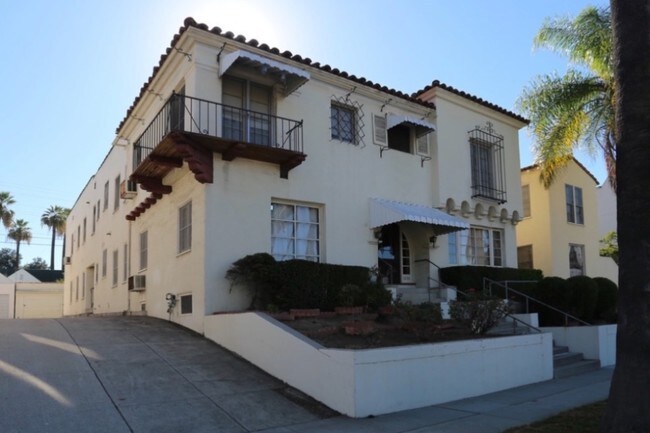 Frente - 1230 N Brand Blvd