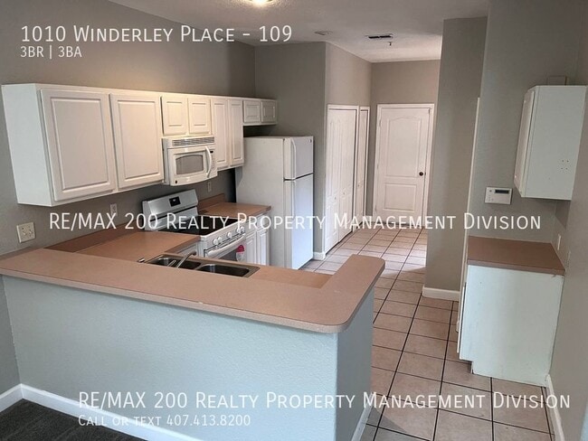 Building Photo - Villas of Lake Destiny