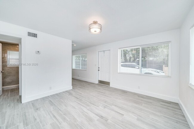 Building Photo - 1907 McKinley St