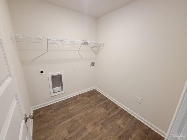 Foto del edificio - 8016 Twin Cedar Dr