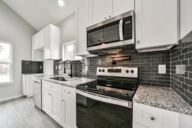 Foto del edificio - 16613 E Lynbrook