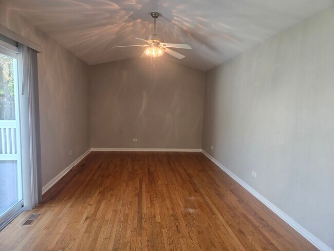 Building Photo - 704 Longacre Ln