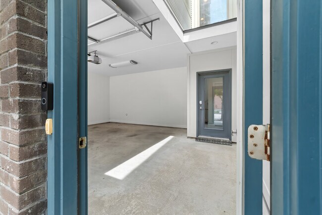 Foto del edificio - 212 Highland Oaks Ln