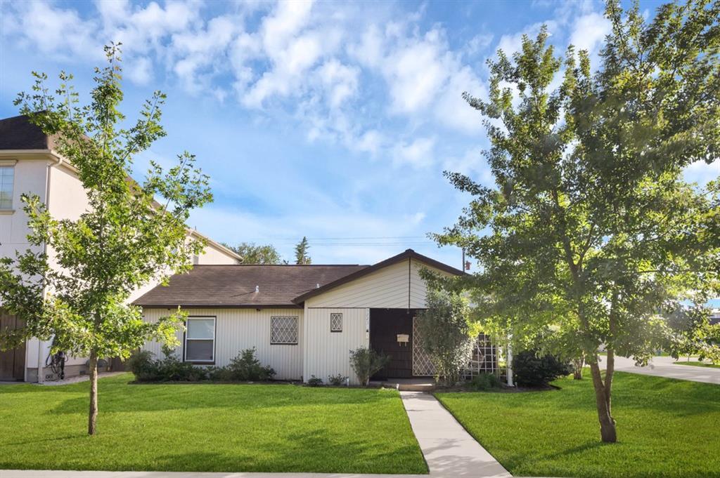 5223 Chestnut St, Bellaire, TX 77401 House Rental in Bellaire, TX