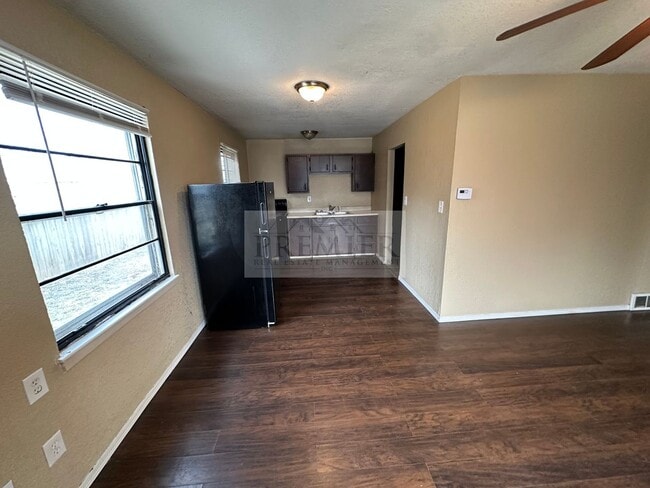 Building Photo - 4818 Woodend Ave