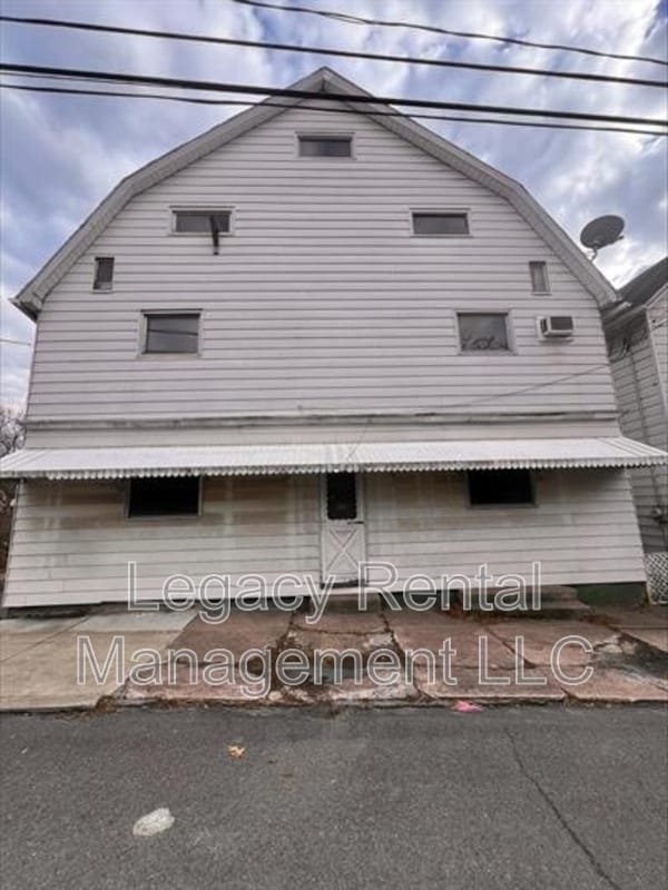 Building Photo - 166 S Main St