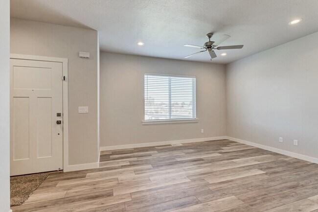 Building Photo - 808 S 1710 E
