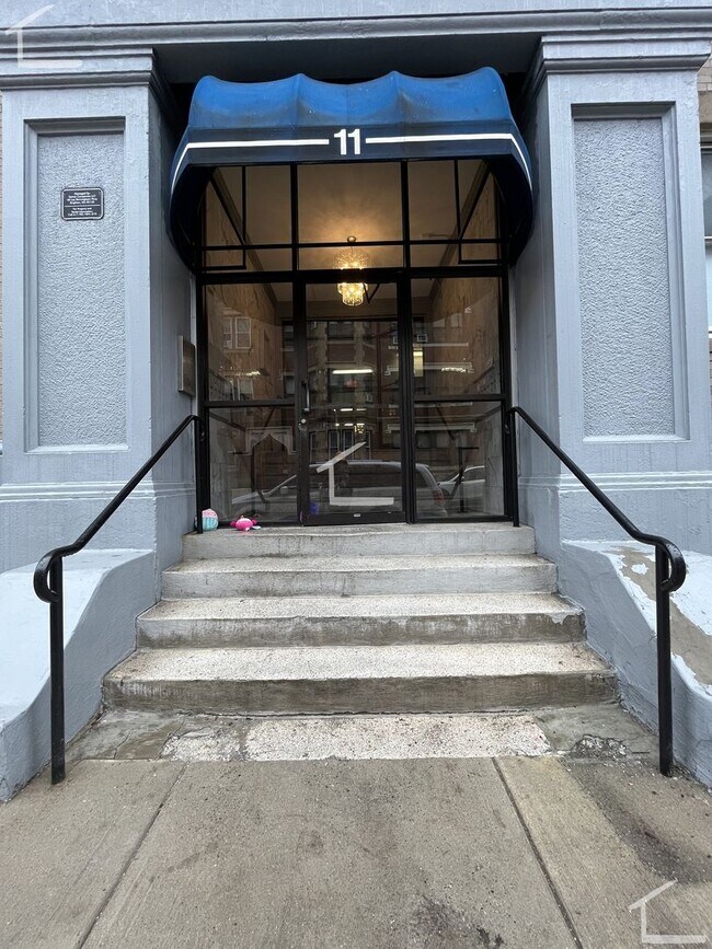 Foto del edificio - 17 Royce Rd