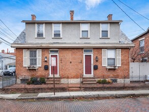 Building Photo - 506 S Lazelle St