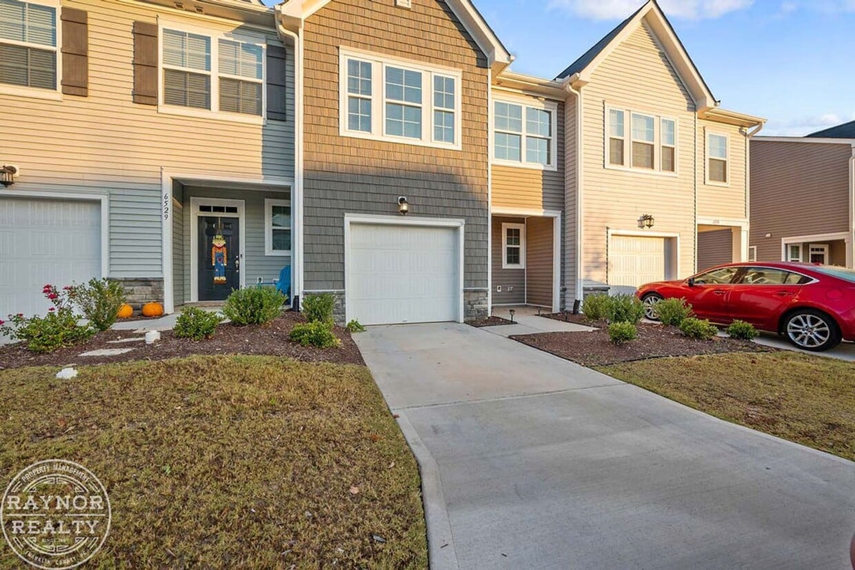 Primary Photo - Like new townhome with easy access to 540