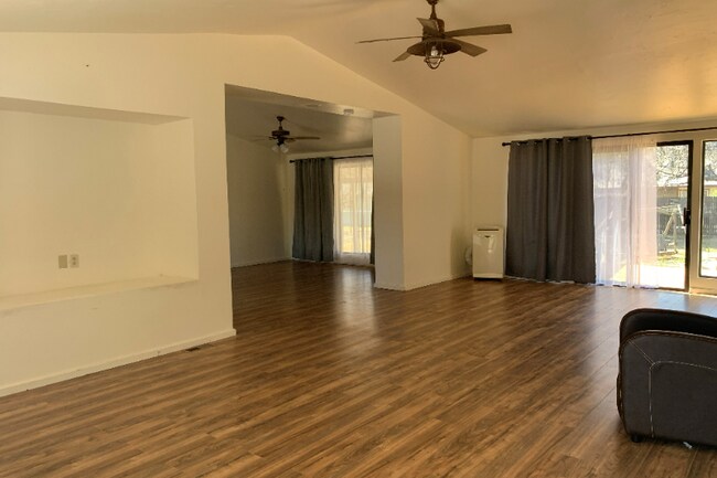 Building Photo - 680 Ocotillo Cir