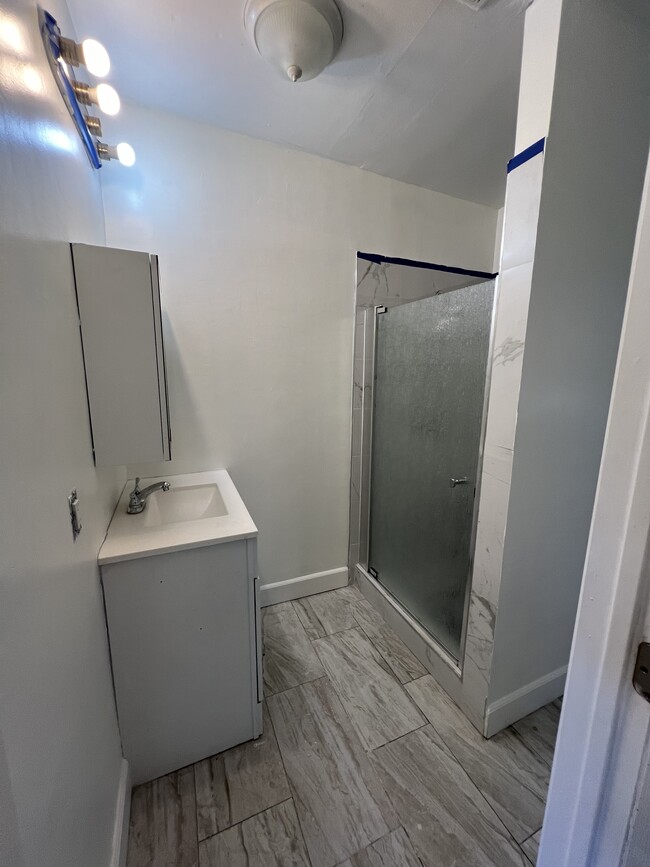 Bath with shower - 1509 39th Ave