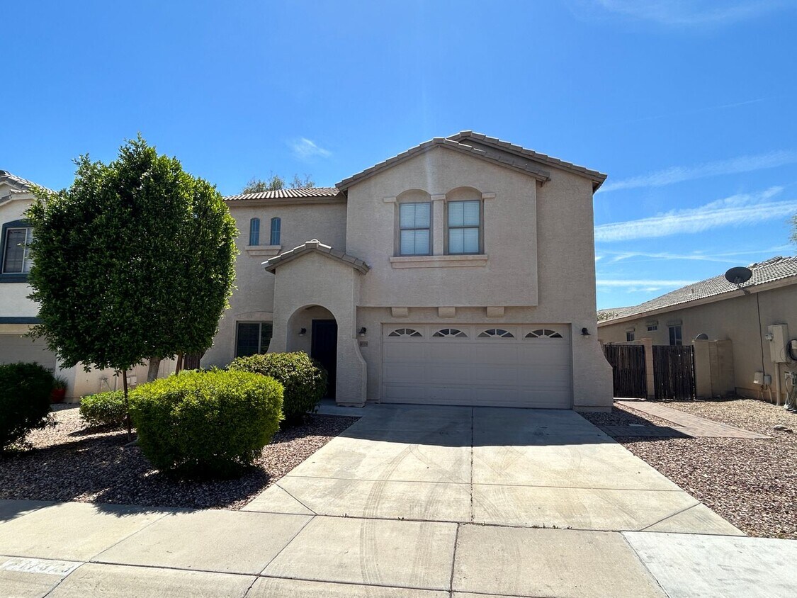 Primary Photo - Fantastic 3 bedroom room with loft and 2.5...