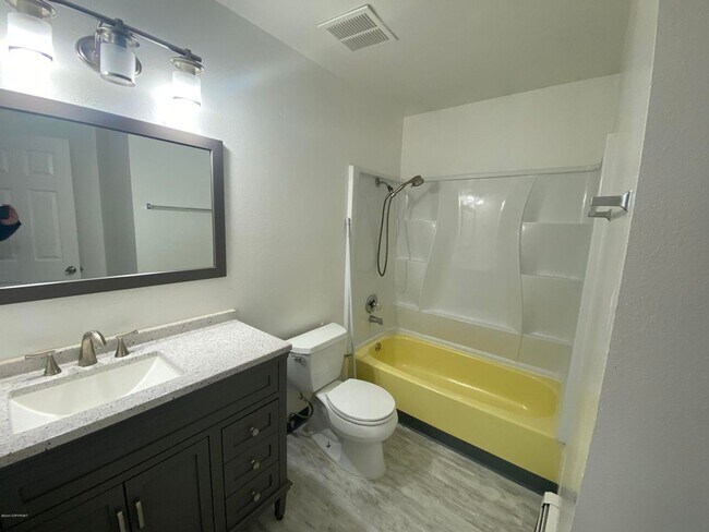 Foto del edificio - 608 N Bliss St