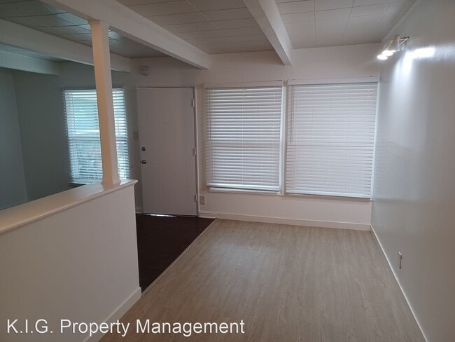 Foto del edificio - 1 br, 1 bath Apartment - 11903 - 11913 Van...
