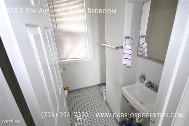 Building Photo - 558 S 5th Ave