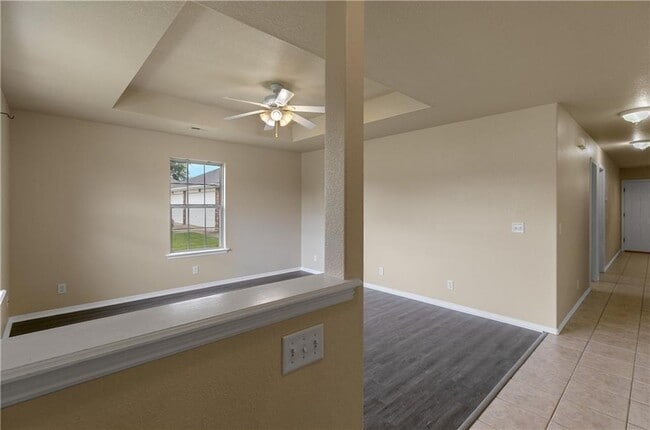Building Photo - 752 Appleridge Dr
