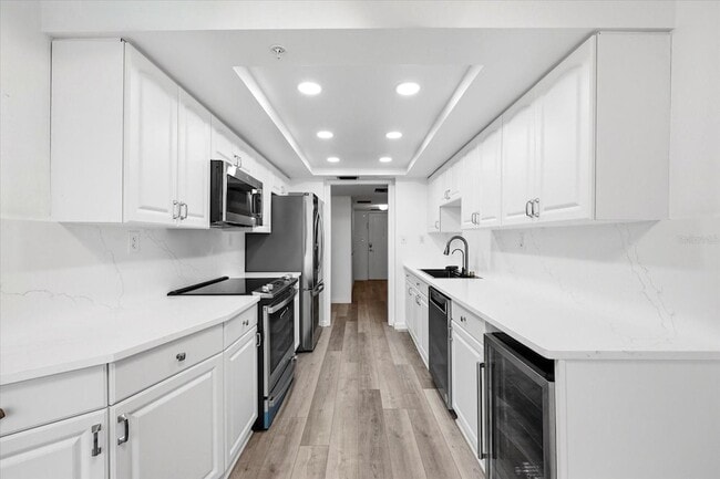 Building Photo - 400 Island Way