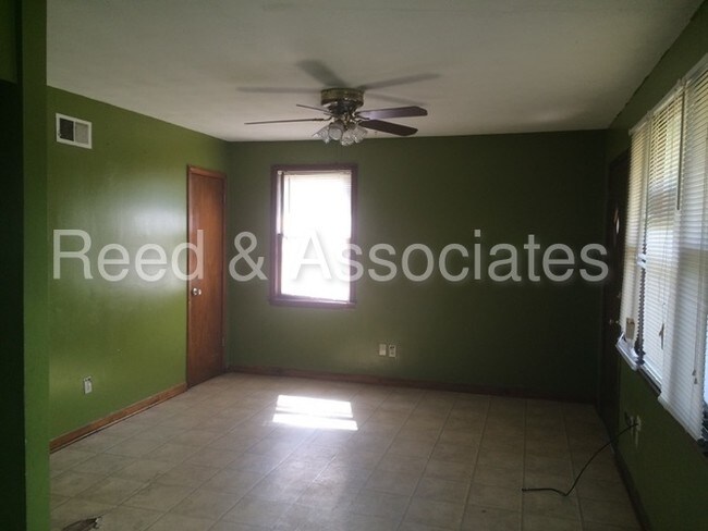 Foto del edificio - 1571 E Alcy Rd